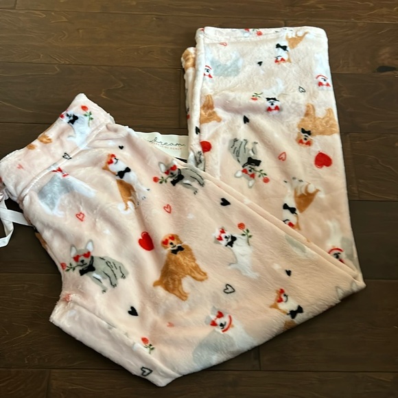 Daydream womens Hearts Plush Pajama Pants Dogs New Pink Valentines - Picture 2 of 2